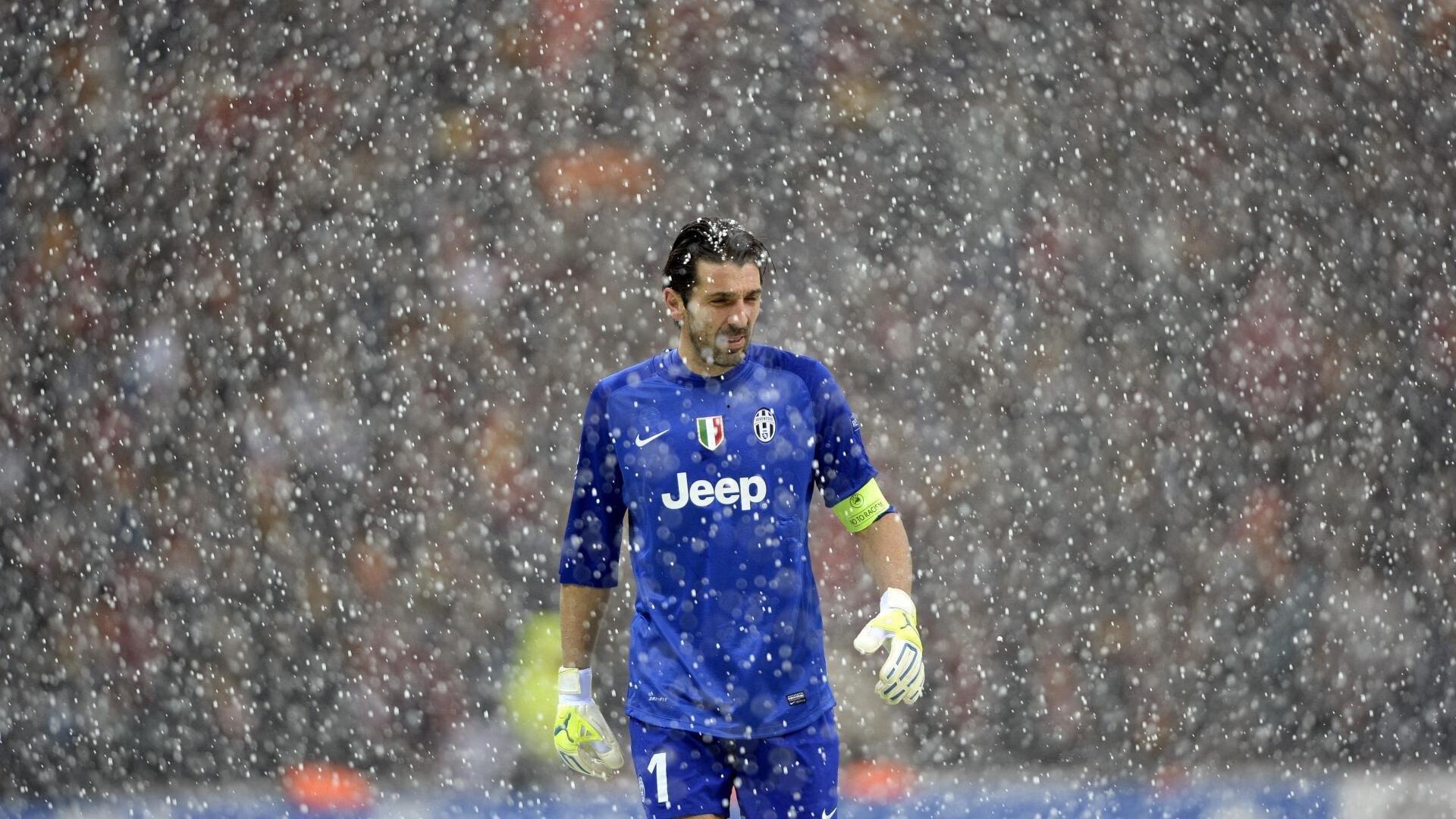 曼联争四之路，信心背后的现实鸿沟，福斯特点出与曼城的本质差距