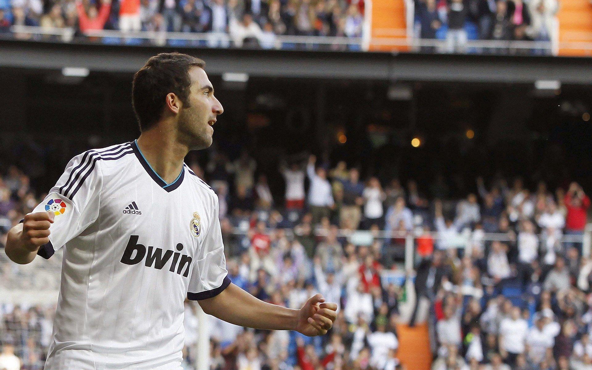 赛后情书，欧冠赛场冰火两重天，战术迷失与激烈缠斗引热议